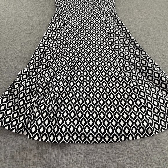 H&M Fit & Flare Dress Black & White XS Sleeveless Open Back Round Neck Geometric - Picture 4 of 12